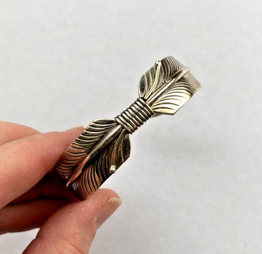 Signed Douglas Etsitty Sterling Cuff Bracelet Fea… - image 1