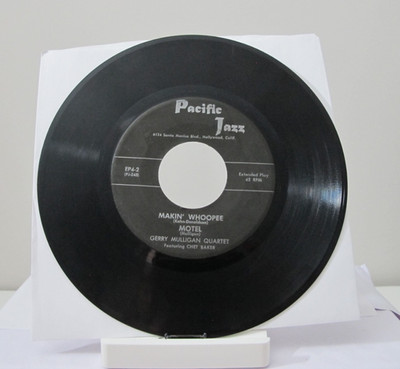 45 RECORD - GERRY MULLIGAN QUARTET - MAKIN WHOOPEE