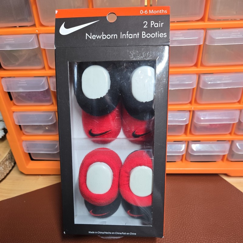 NIKE Newborn Infant Booties Black / Red Socks 2 Pack 0-6 Months NEW