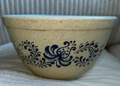 Vintage Pyrex Speckled Tan/Blue Homestead 401 5.75 Diameter Mixing Bowl 750 ml