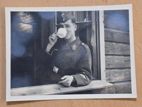 1941 LUFTWAFFE SOLDIER w PORCELAIN MUG CUP WW2 WWII German Military War Photo