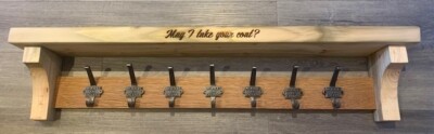 PERSONALISIERTE GARDEROBE MIT ABLAGE, rustikale Handarbeit mit Vintage Gusseisen Haken