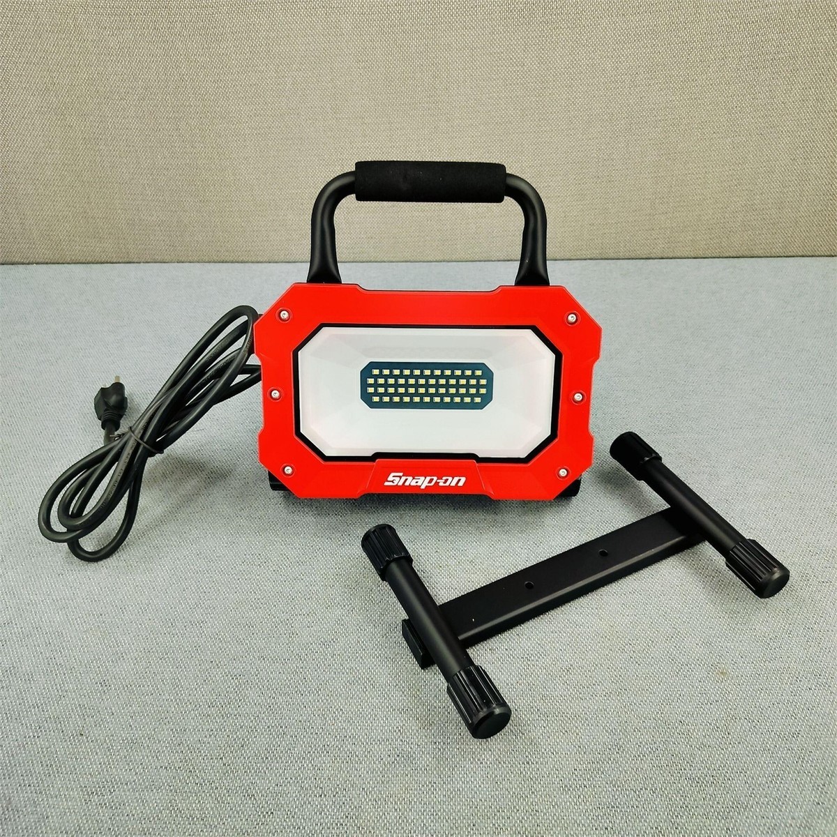 Snap On Portable Work Light 2000 Lumens 46 LED 25-Watt Indoor