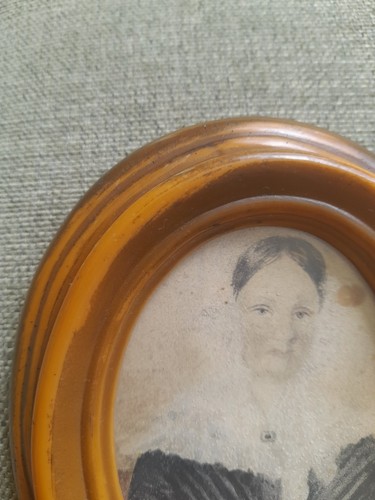 Reframed C1860 Portrait Miniature Painting Of A Lady In An Oval Wooden Frame.  - Picture 5 of 12