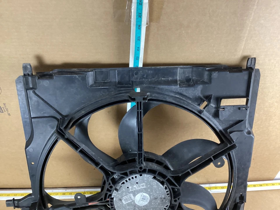 Unidad de ventilador de radiador de refrigeración del motor BMW X5 E70 2007-2010 negro 56057110 OEM Foto 3 de 4