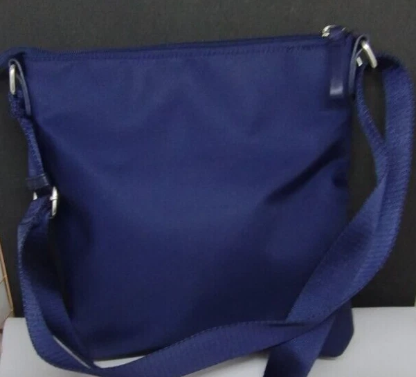 Cartera Bandolera Tommy Hilfiger Roja, Blanca y Azul Nylon... Plateada... ¡Súper Bonita! Foto 3 de 4