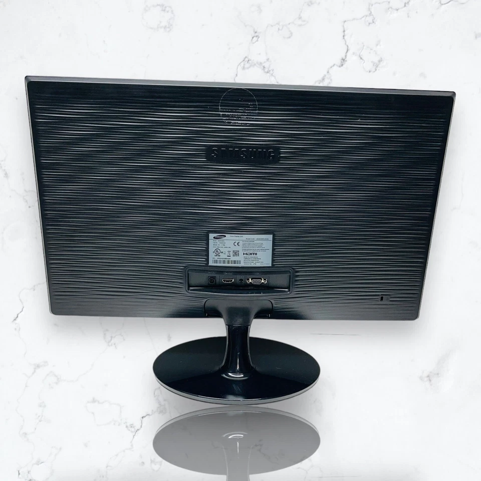 Samsung S24D300 24" LED Full HD Monitor Black - W/Power Adapter&VGA Cable - Image 2 of 4