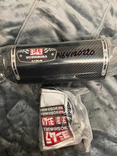 Yoshimura R-77 Street Slip-On (Carbon/Stainless)