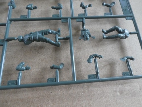 Tamiya German 88mm Flak36/37 Bausatz Nr17 Maßstab 1/35 D Sprue Soldaten - Bild 7 von 8