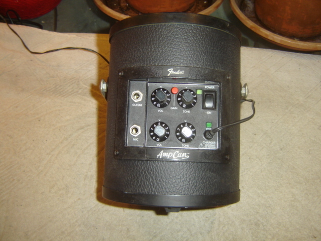 Fender PR 845 スピーカー アンプ Fender PR 327, Amp Can, Portable Guitar/Vocal Amplifier, As Is for