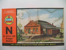 AHM N Scale Kit 5834: Freight Station