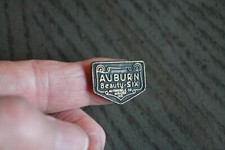 Vintage Display Auburn Beauty 6 Automobile Dash Emblem