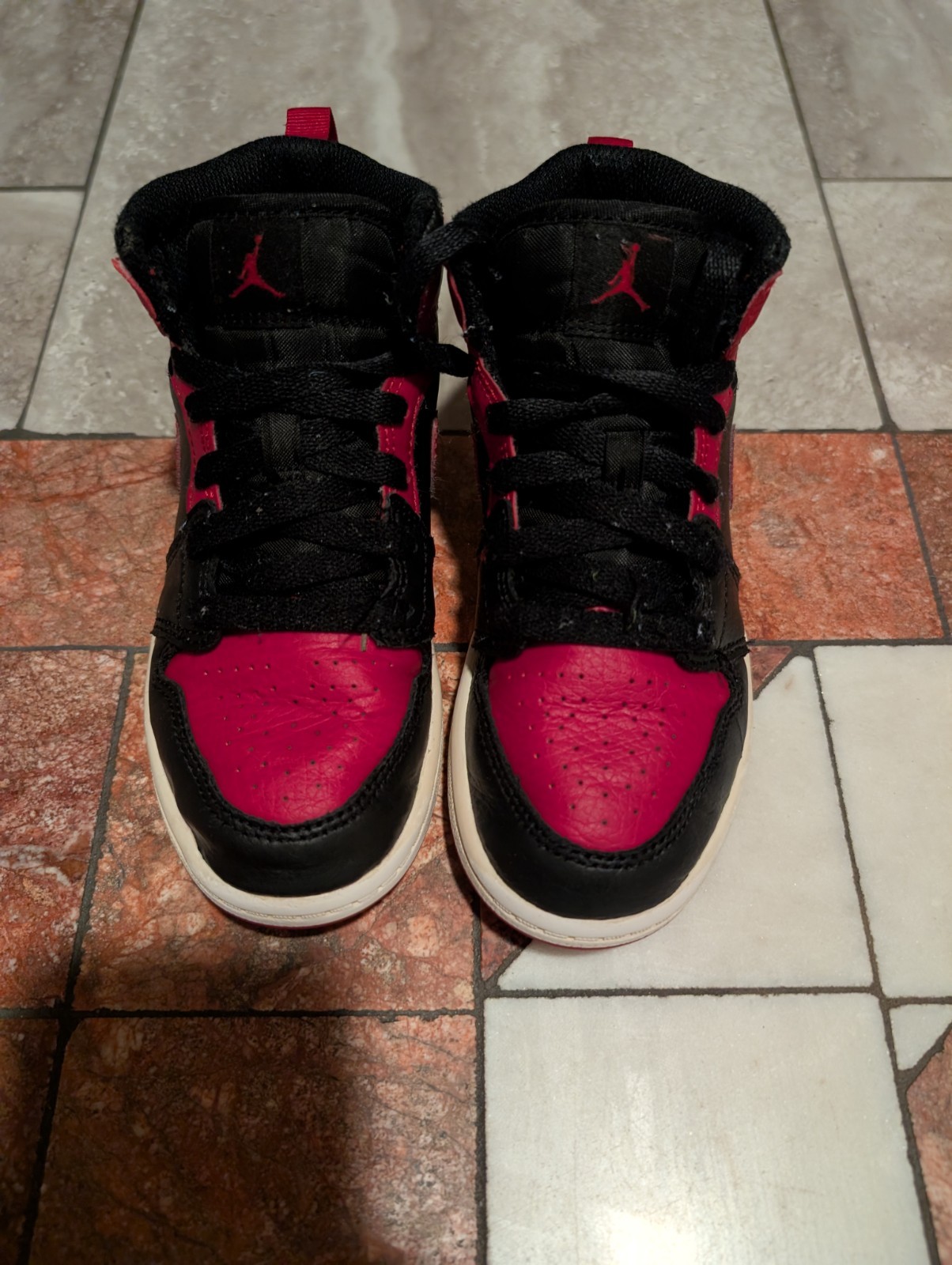 Air Jordan 1 Mid Red and Black  'Banned' Toddler 13c Mid Top Sneaker  thumbnail 3