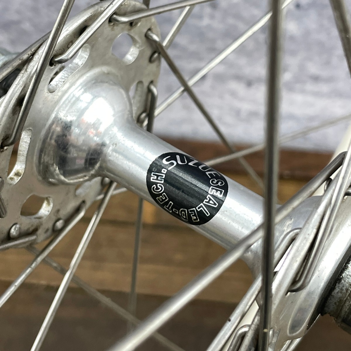 Suzue Sealed Tech Front Wheel 26 in Aero Hoop Vintage 80s Hub