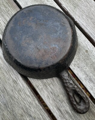 Vintage Miniature VI Cast Iron Hammered Skillet 6  x 4 