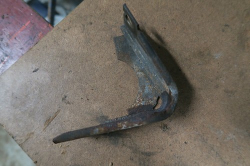 BEDFORD CF VAUXHALL Firenza Chevette Magnum 2.3 SLANT 4 throttle cable bracket - Picture 2 of 2