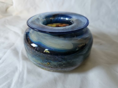 Stunning Isle of Wight art studio glass vase, iridescent with gorgeous tones (b) - Picture 5 of 12