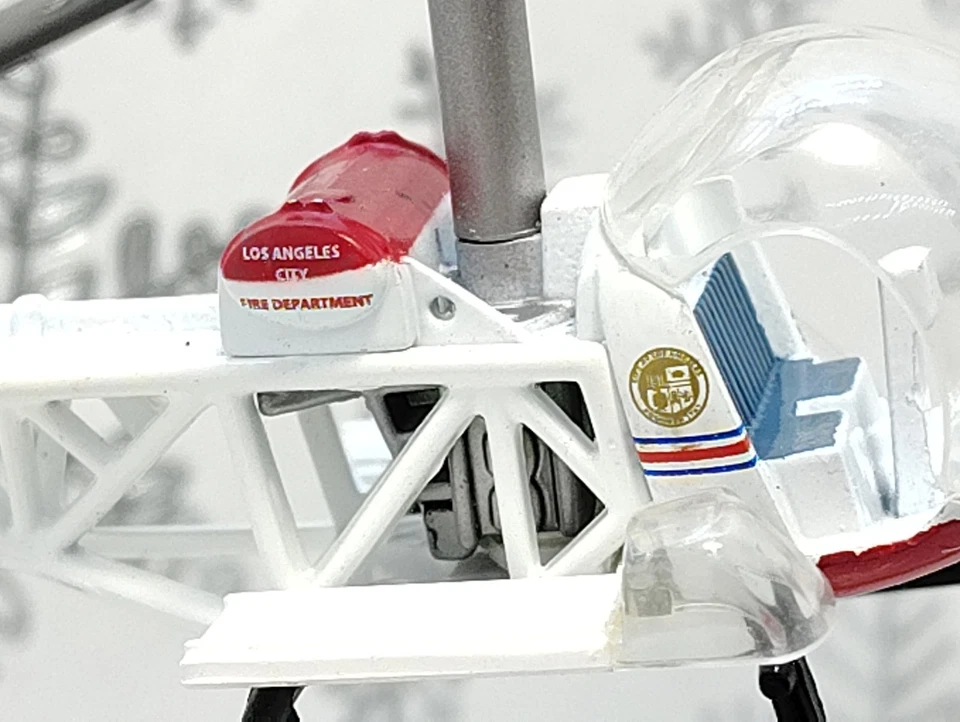 Bell H-47 Departamento de Bomberos de Los Ángeles Medevac MASH Helicóptero Adorno de Navidad Foto 3 de 4