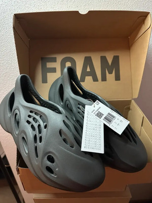 Adidas Yeezy Foam Runner Carbon   Deadstock   Größe 46