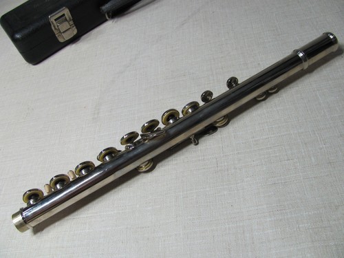 ARMSTRONG 104 FLUTE WITH CASE GOOD MADE IN USA - Picture 12 of 15