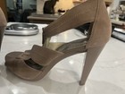 MICHAEL KORS BERKLEY T - STRAP ZIPPER BEIGE SUEDE SANDALS SIZE 9 GREAT CON — photo 3