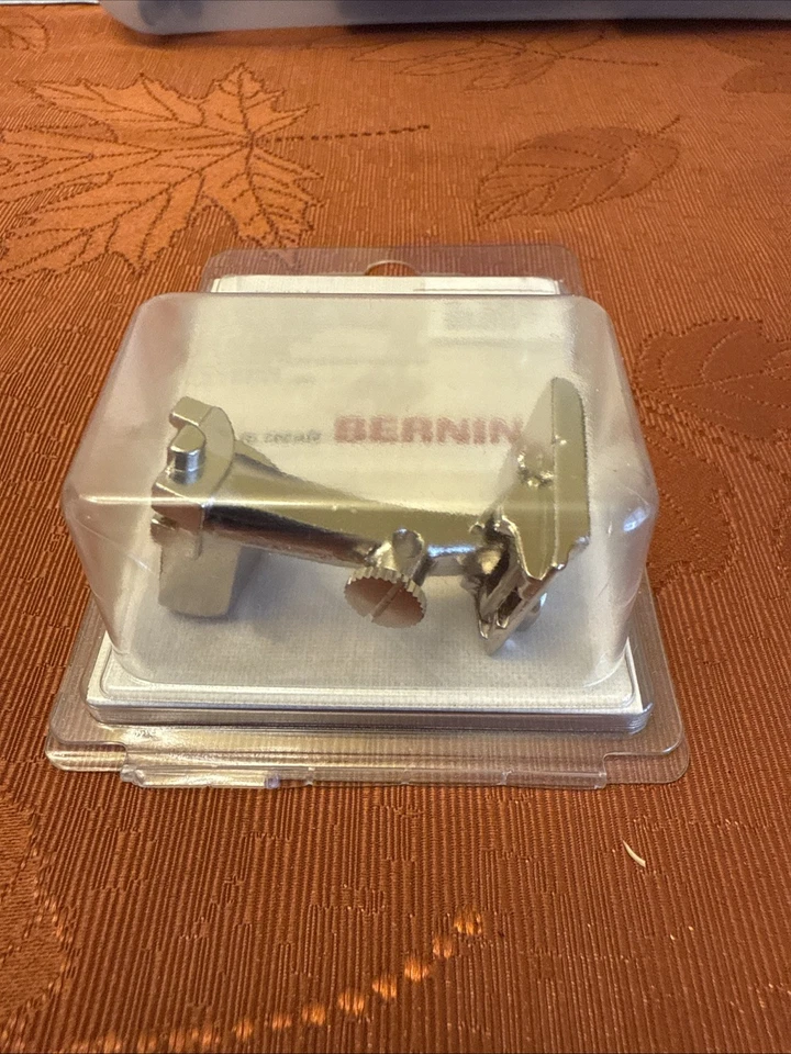 Genuine Bernina Tricot, Bulky Overlock Foot #12C - 9mm - 4-eye - New-Style - Image 2 of 4