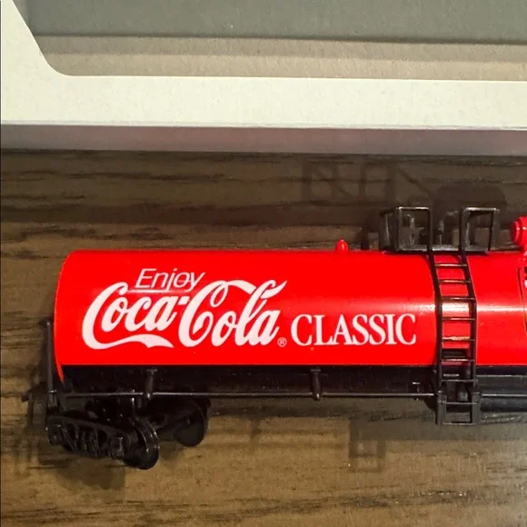 IHC Coca-Cola Coke “Enjoy Coca-Cola Classic” Tanker Freight Car HO
