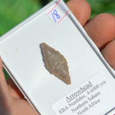 HIGH GRADE PREHISTORIC/ NEOLITHIC FLINT ARROW HEAD, STONE AGE TOOL SAHARAN #18