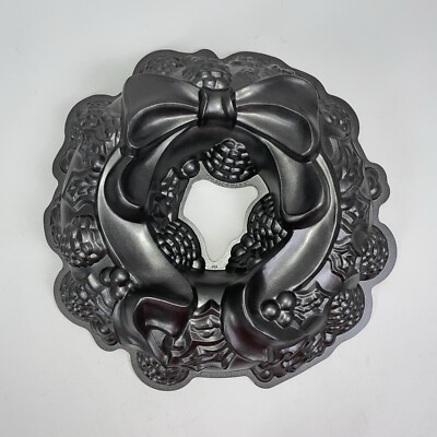 Nordic Ware Christmas Pine Cone Wreath Cake Pan Mold Bundt Holiday Ribbon 9 Cups