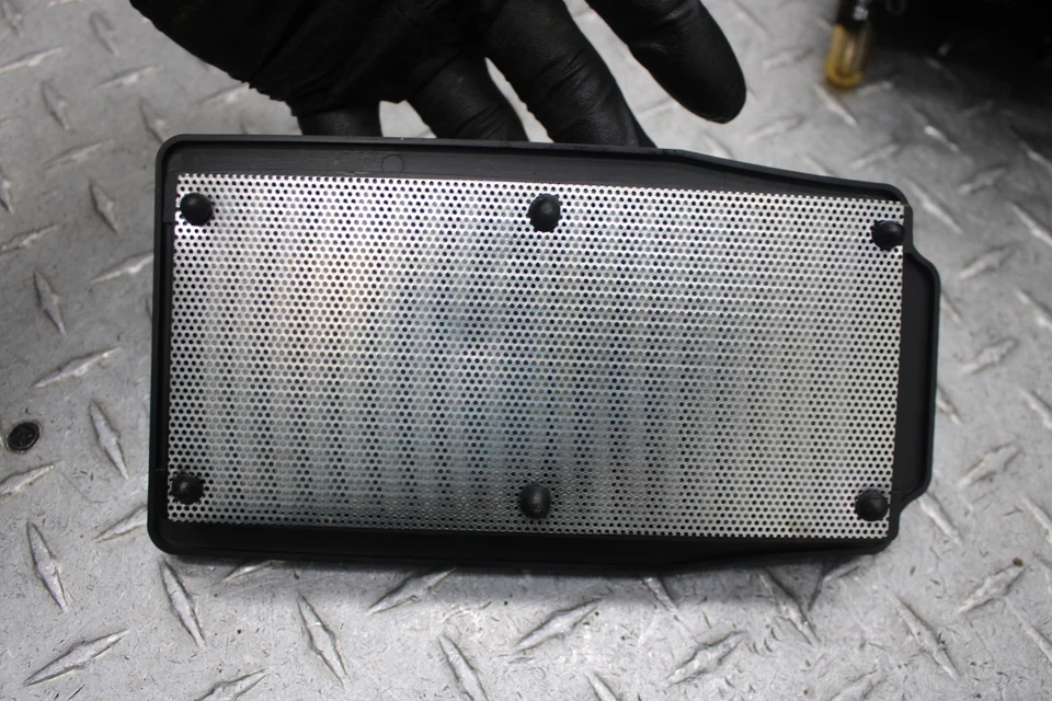 Suzuki GW250F 2015 caja de aire caja de filtro de admisión de aire 13700-48H02 Foto 4 de 4