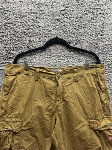 Napapijri Khaki Noto Bermuda Cargo Shorts Lightweight Mens Size 36 - Picture 3 of 12
