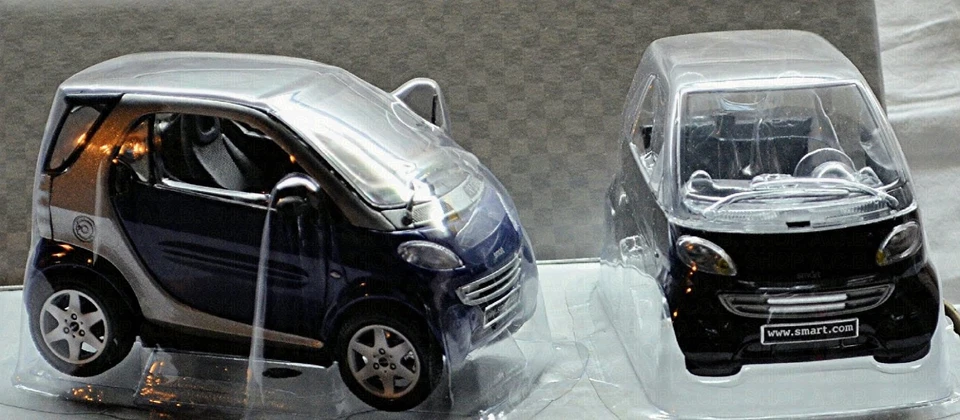 Smart Fortwo Coupe Smart 450 City-Coupe/Fortwo Blu + Nero 1:18 Maisto 31852 - Immagine 4 di 4