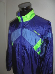 yeezys triple white v2