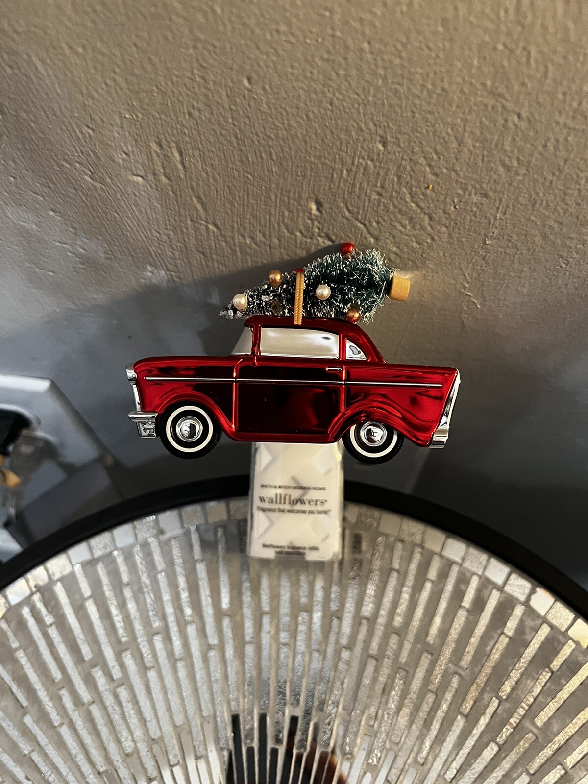 BATH AND BODY WORKS 2022 MID CENTURY CAR W CHRISTMAS TREE WALLFLOWERS