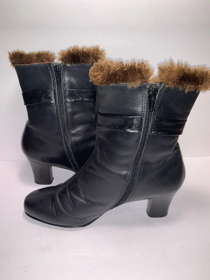 ROS HOMMERSON 尺寸 8 M 黑色皮革拉链 FAUX FUR 女士蝴蝶结踝靴 RJ-16 — 第 4/4 张图片