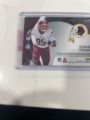 2020 Panini Spectra Chase Young Rookie Patch Autographs #215 04/99 (AU, MEM, RC) - Bild 3 von 3