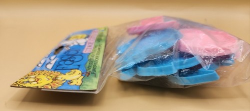 Vintage Set of 10 Easter Cookie Cutters Plastic Bunnies🐇 Ducks 🐥Happy Easter🐣 - Picture 4 of 7
