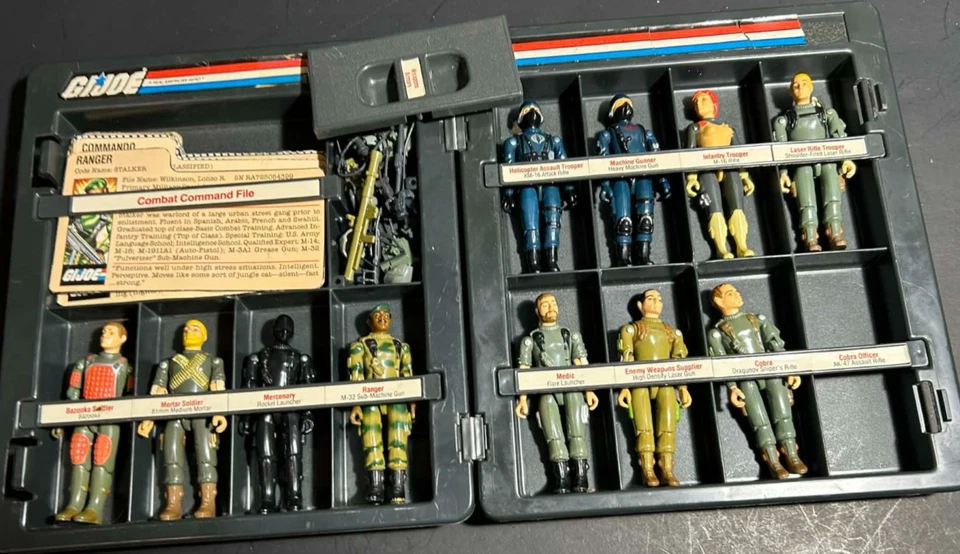 Gi Joe 1982 Brazo Recto Set Completo 11 Figuras Tarjetas de Archivo y Estuche de Coleccionistas Foto 3 de 4