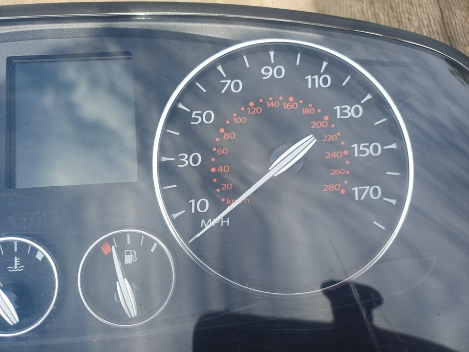 Cuadro de instrumentos velocímetro Renault Laguna MK3 1.5 DCI 248100014R 2008 Foto 3 de 4