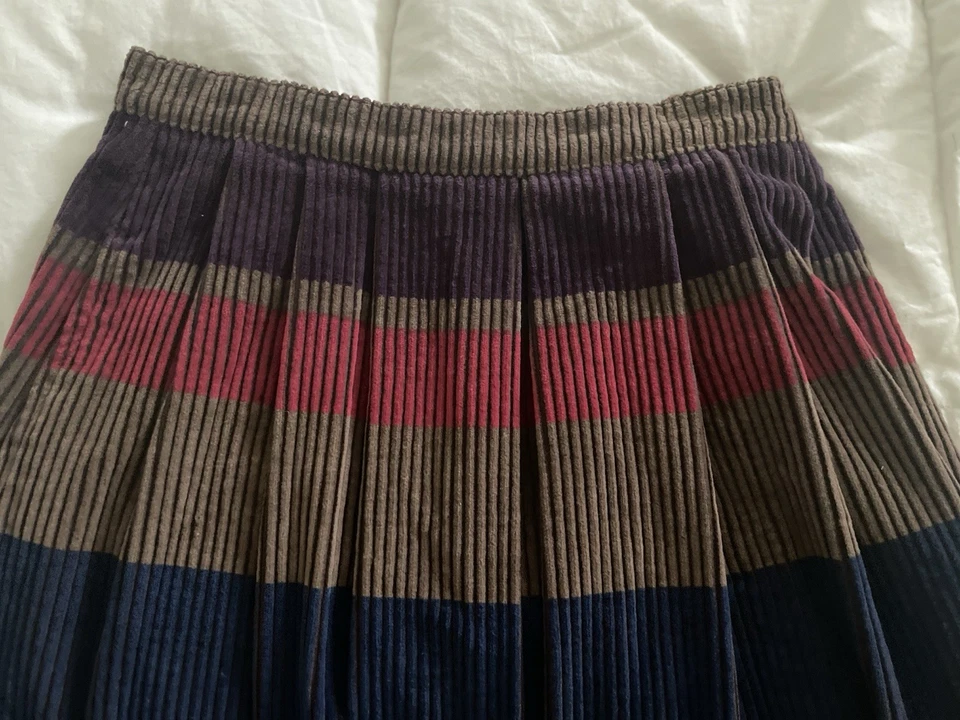 VTG 70's - Crazy Horse- Womens Size  7/8- Midi Striped Corduroy Skirt - Pockets - Image 4 of 4