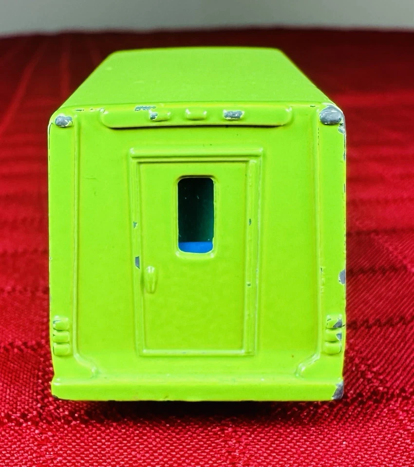 1998 Matchbox GMC School Chevy Transport Bus 1:80 Scale Model Green Science Fair - Image 2 of 4