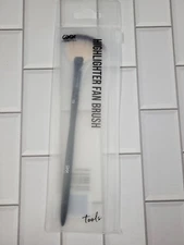  Beauty Skin2Skin Classic Fan Brush Highlighter Brush Power Brush