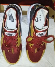 Nike Air Huarache Cranberry Gold Size 10 Men Only Worn Once EUC NM NEAR Perfect