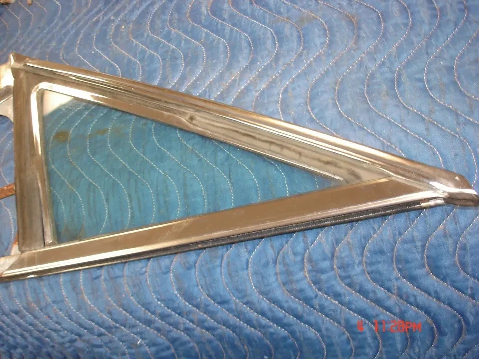 1964 Pontiac Grand Prix RH Passenger Side Soft-Ray Front Vent Window Assembly GM Foto 2 de 4