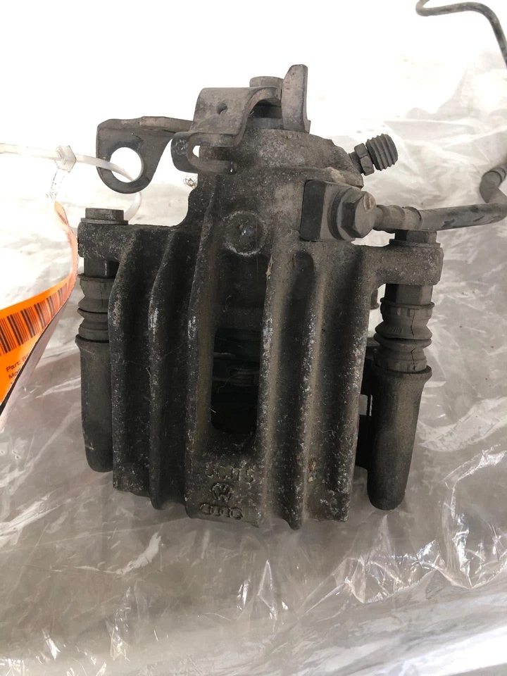 Задний суппорт дискового тормоза правый со стороны пассажира правый для Volkswagen Cabrio GLS 19995-2002 годов выпуска - Изображение 2 из 4