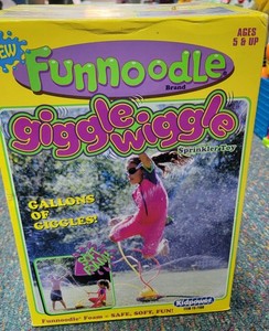 VINTAGE "FUNNOODLE GIGGLE-WIGGLE SPRINKLER TOY" NRFB NR
