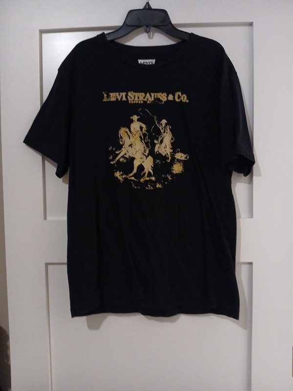 Levi's Size Large Black 100% Cotton Short Sleeved Graphic T-Shirt