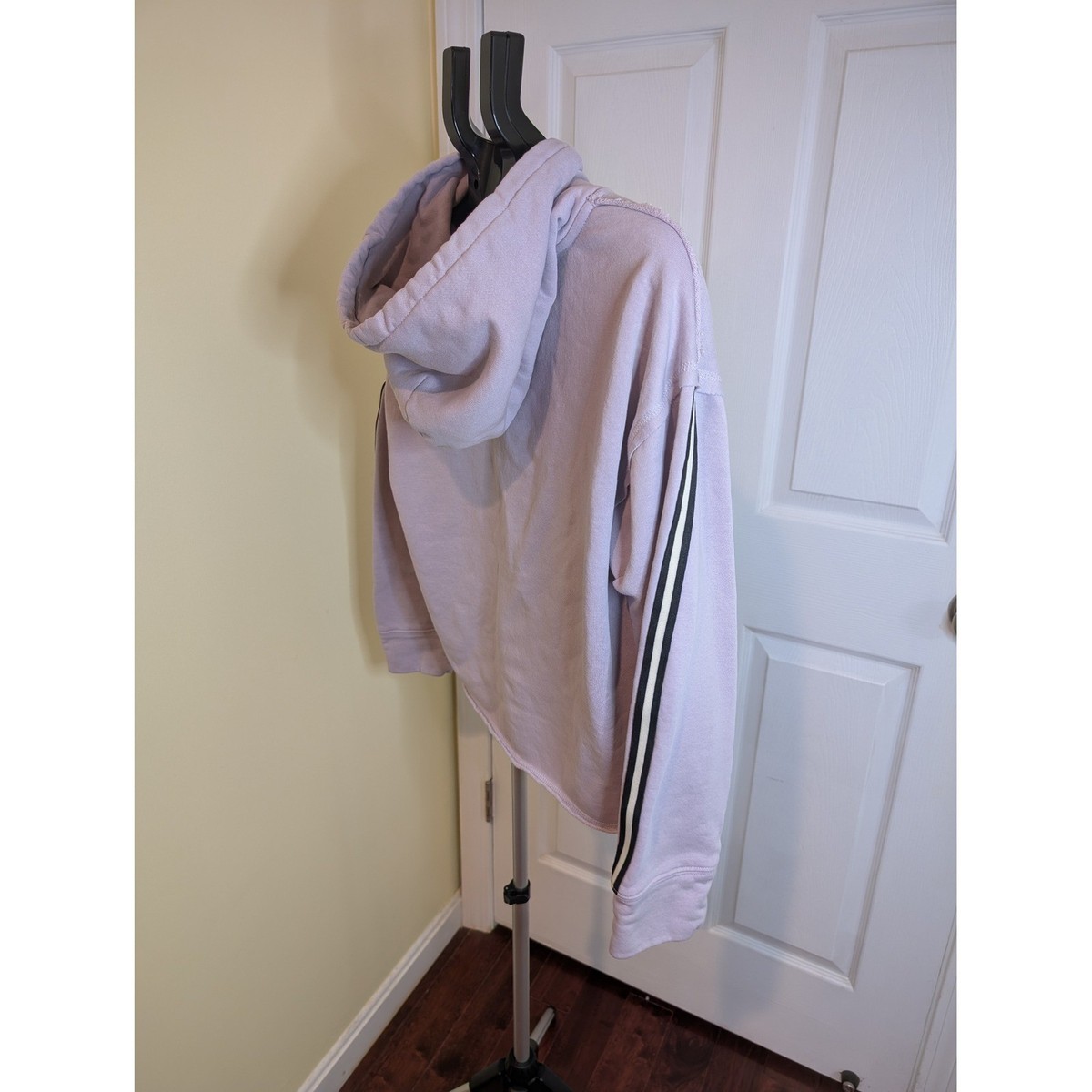 Evereve Kerry Tape Trim Hoodie Womens Large Purple Cropped Raw Hem Pullover View 4