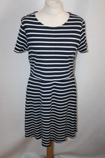 SIZE 16 NAVY & WHITE STRIPED STRETCHY SKATER STYLE DRESS   8688