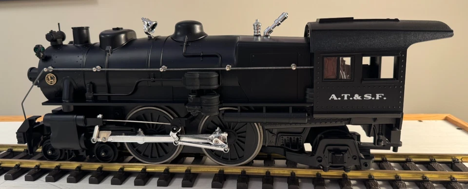 Lionel G-Scale 4-4-2 A.T.S.F. Locomotive & Tender Model 8-85103 - Image 2 of 4